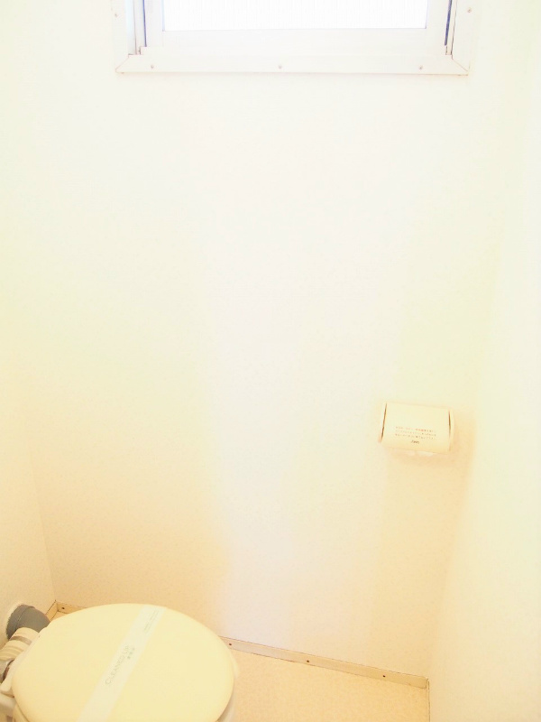 ワタナベハウスＢ棟 トイレには窓もあります。