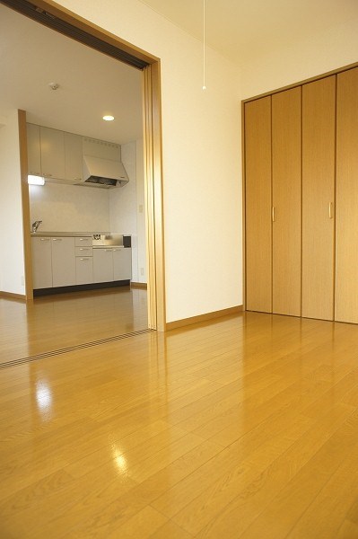 プラムハイランズ 仕切りを全部開けると大きい部屋にもなります。