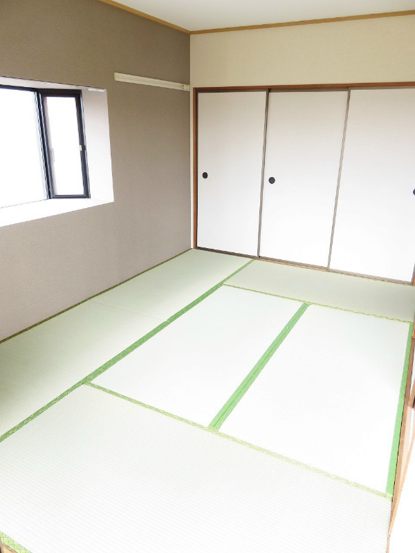 フォルテーヌ吉橋 明るく日当りのいい和室です☆広々としていますね！
