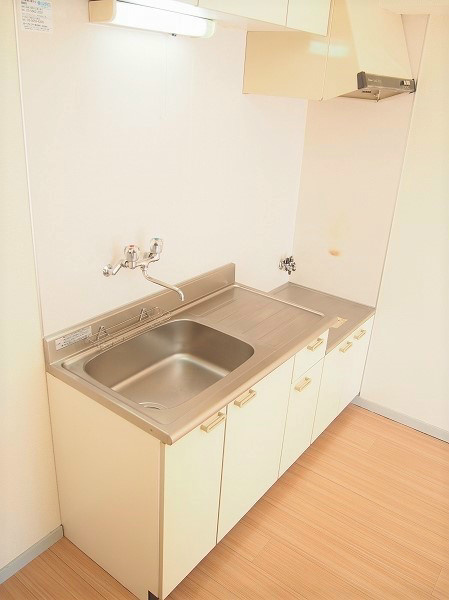 TOMIKURAⅡ 作業台もしっかりあるキッチン。収納もついてます。