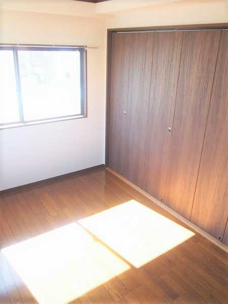 メゾンドール旭パート１ 洋室と和室の間仕切り。全て開くことができます。
