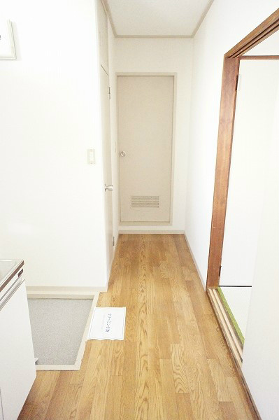 サクラハイツ キッチンにも窓がありますので、明るく換気が出来ます。