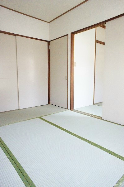 サクラハイツ 和室は、６帖と4.5帖の２間です。