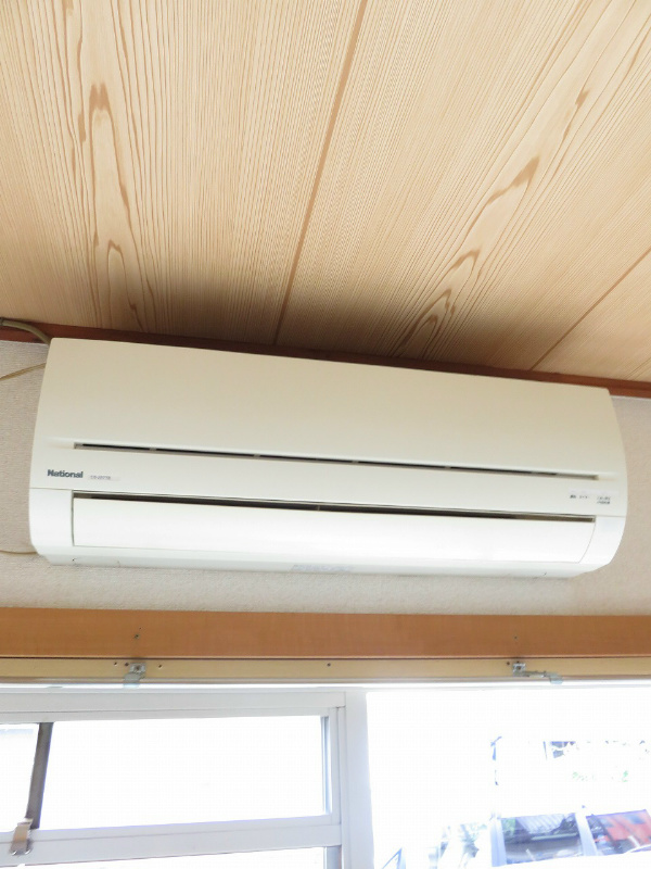 サクラハイツ エアコンついています。夏も冬も快適生活。
