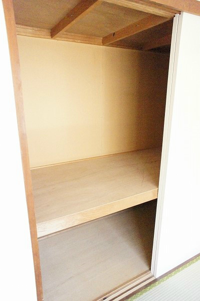 サクラハイツ 収納はたっぷり1.5間分あり。お荷物が多くても安心です。