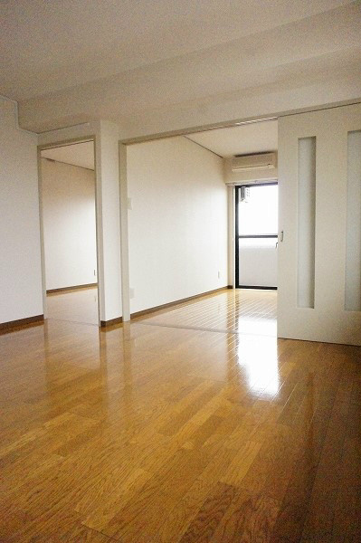 第５マンションカネイ フラットタイプのオールフローリング。