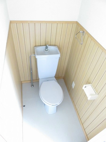 エクセラント・ヴュ トイレに棚あると小物がおけて便利ですね。