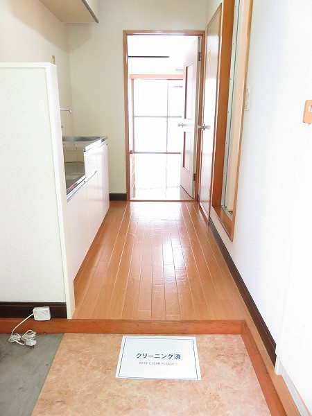 グリーンパーク 玄関には、下駄箱と室内洗濯機置き場があります。