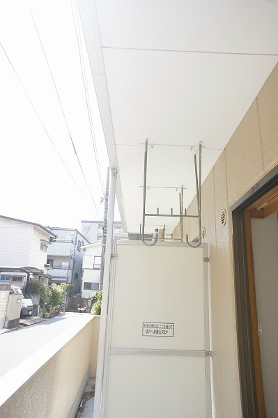 グリーンパーク バルコニーには物干しざおがかけられます。