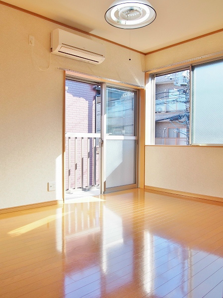 コーポサンレイクⅢ 角部屋は明るくて開放的です。