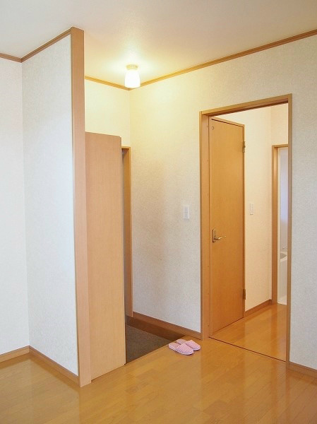 コーポサンレイクⅢ ダイニングキッチンは玄関から見えません。