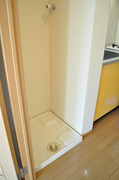 サニーコート 室内洗濯機置場もございます。雨の日も安心です