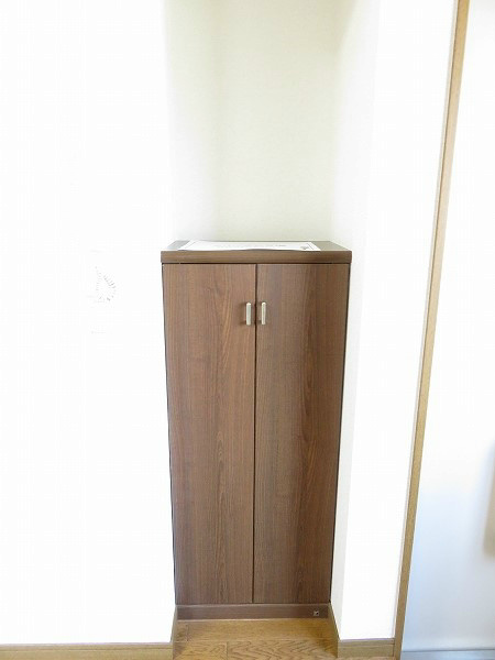 サンライズ葛西 玄関にはシューズボックスあります。