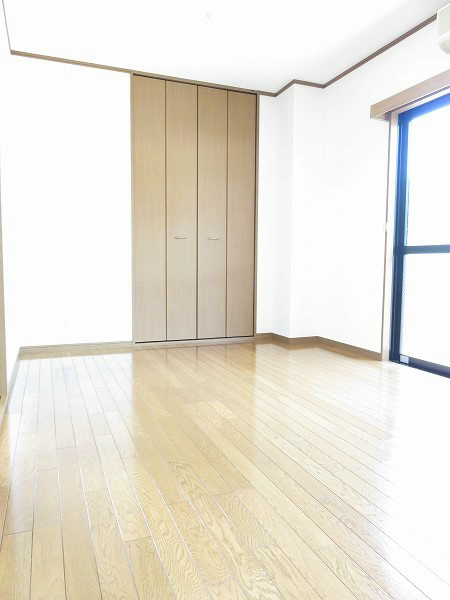 サンライズ葛西 ２面採光のお部屋です。風通し・日当たり良好です。