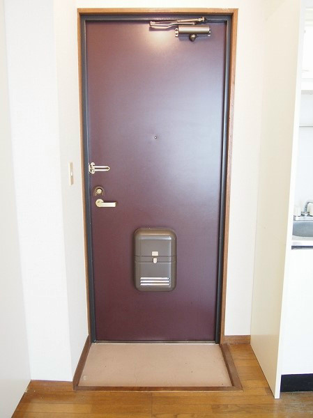 サンライフ鈴木 玄関からお部屋の明るさがわかります。