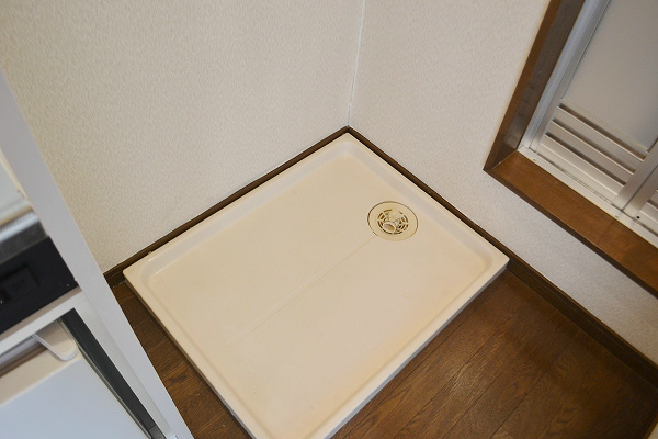 パステルハイム 室内に洗濯機置場があります。