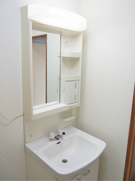 フラワーハイツ 便利な独立洗面台です。
