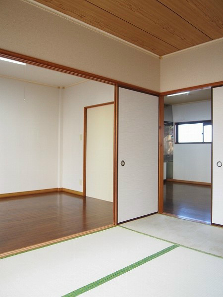 フラワーハイツ 広々使用できます。開放感有ります。