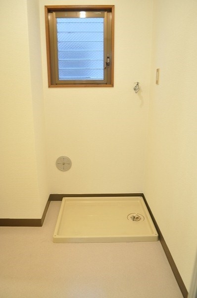ベルセゾン山村Ⅱ 脱衣所あり。しかも窓付きで換気もＯＫ。