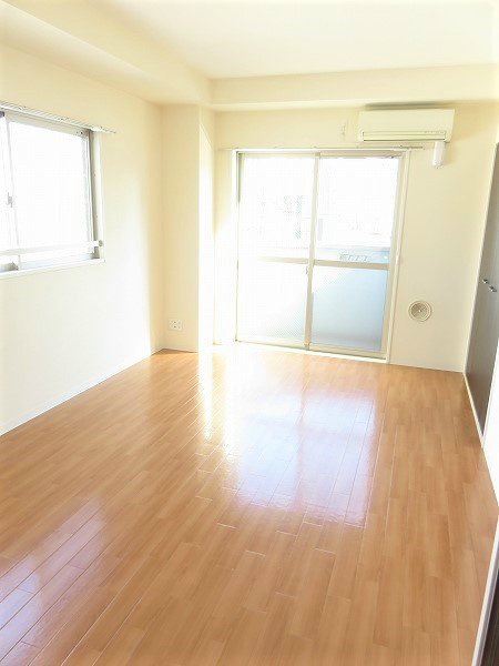 ボワリジエール ２面採光で日当たり・風通しともに良好。全室角部屋です！