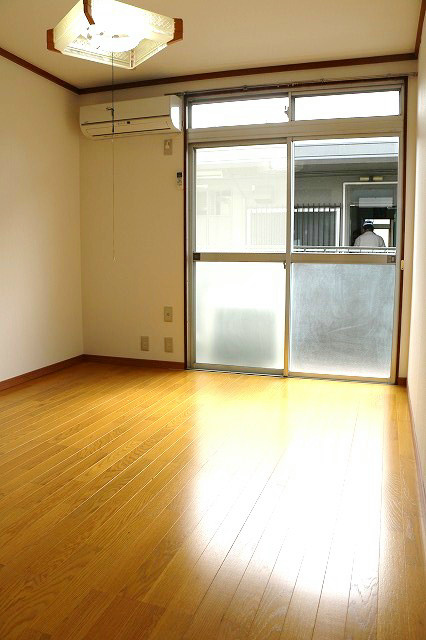 ワタナベハウスＡ棟 南向きで日当たり　良好です。