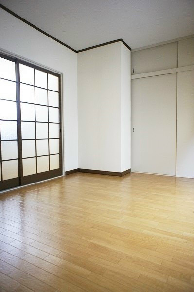 第三ハイツヤマヤ 収納たっぷり１間分。押入れサイズ。パイプもついています。