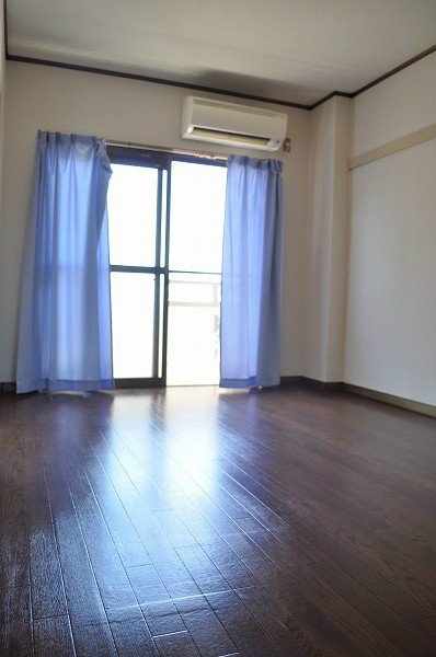 第二清水マンション キレイな洋室。DKと繋げても良いかも。