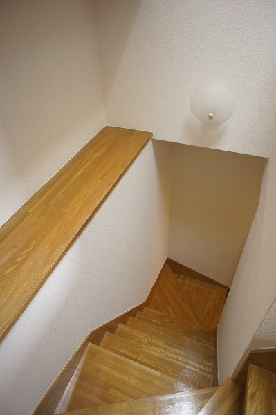 ウィング東葛西 メゾネットならでは、室内階段です。