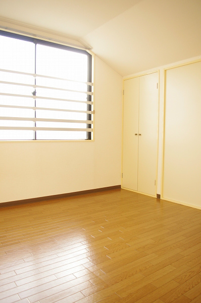 カーサ・デ・フローラⅠ 洋室窓。明るいお部屋です。
