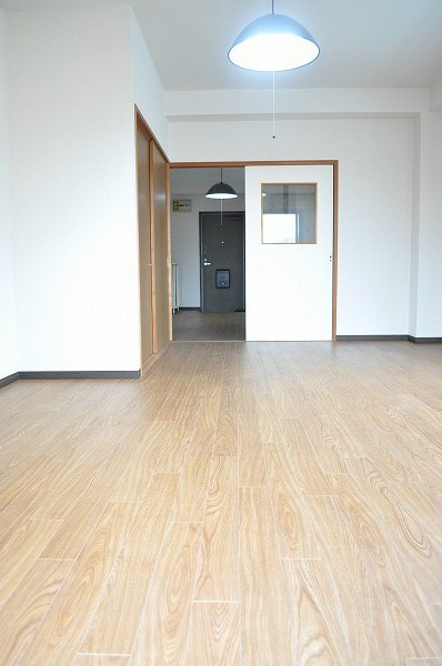 ケンハーバー 広々洋室は９帖あります。