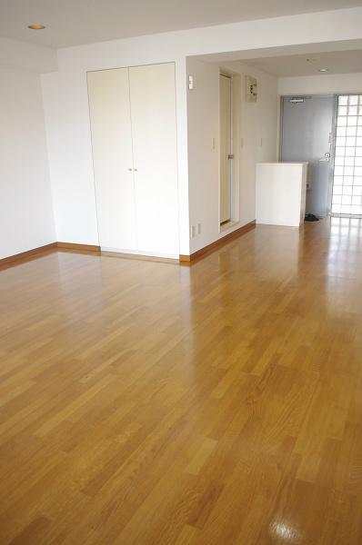 シティハイツⅡ 広々快適に過ごせるお部屋。仕切りを使って工夫して使ってみてください。