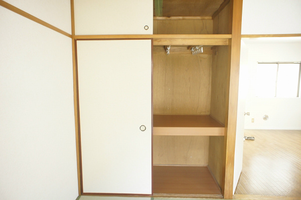 ニューパレス中葛西 押入れにはこんなに収納できます。