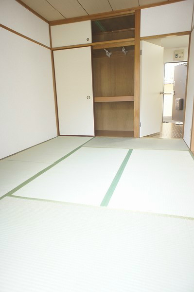 ニューパレス中葛西 わしつには、押入れ１間分とたっぷり。