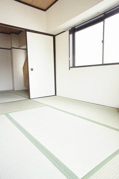 フジマンション第１ ６帖と4.5条の和室。広げれば10.5条の広々空間。（襖は外せます。）