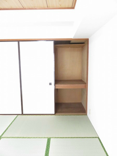 ベイサイドテラス 和室にある押入れ。奥行きもばっちりです。