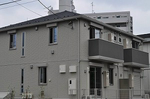 ベナードⅡ １階はテラス・２階はバルコニーです。