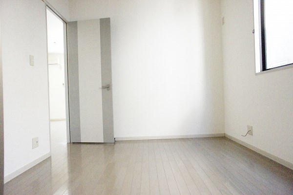 リュミエール・デュ・ソレイユ 全てのお部屋に窓があります。明るく印象が良いですね。