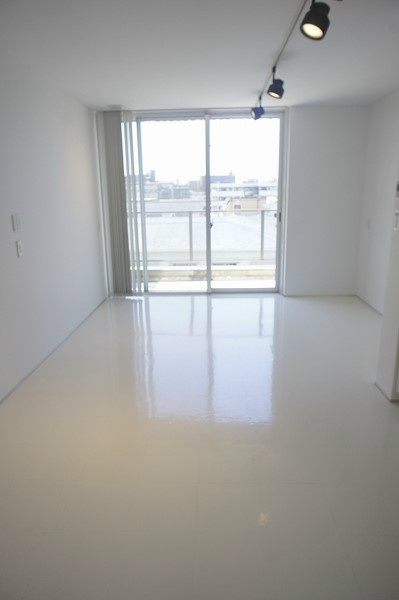 レヴァンテ 一面白のお部屋。一度は住んでみたいですね。