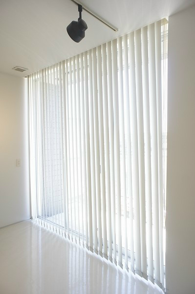レヴァンテ カーテン代わりに、専用のブラインド付きです。