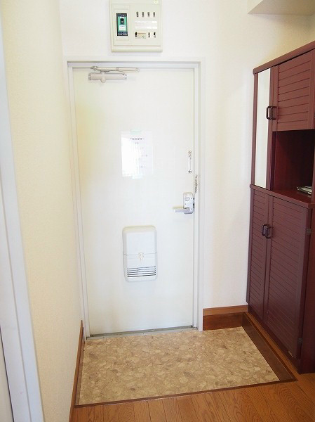 後藤マンション 玄関広々。下駄箱は大容量です。