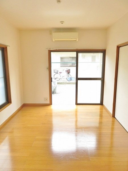 第二清水ハイツ 南向きでポカポカなお部屋。更に２面採光。