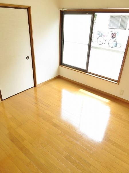 第二清水ハイツ オール洋室に変更済みです。ピカピカフローリング。