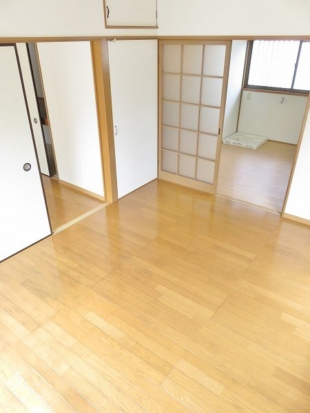 第二清水ハイツ オール洋室に変更済みです。ピカピカフローリング。