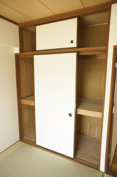 アーバンフラッツ 押入れはたっぷり入ります
