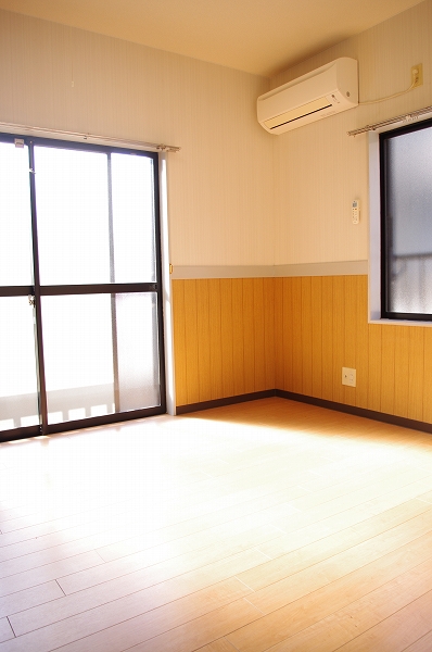 エストパル 角部屋は明るく日当たりもなかなかです！