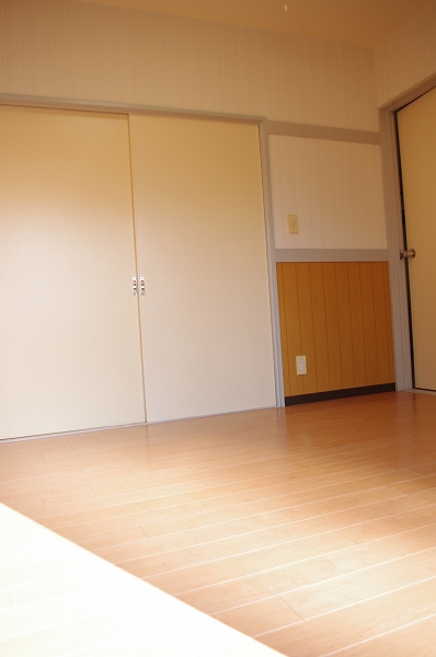 エストパル 綺麗な洋室です☆広々してますね！