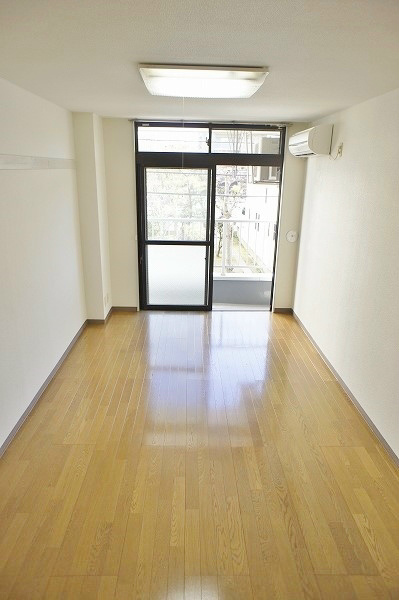 グランパルクG8 9帖洋室。この広さをどう使用するかはあなた次第。