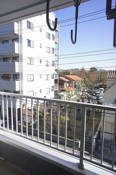 グランパルクG8 お部屋の向こうに建物はありません。