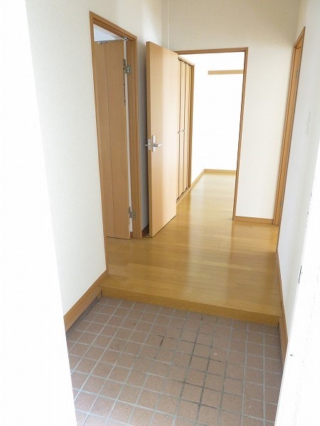 コーポ近江屋２ 広さがある玄関です