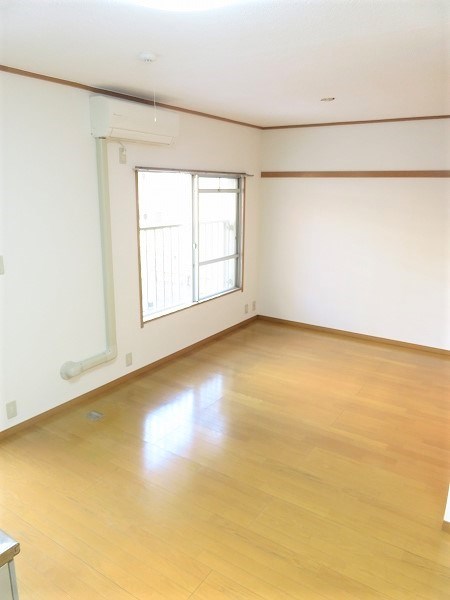 コーポ近江屋２ リビング広くて開放的です。